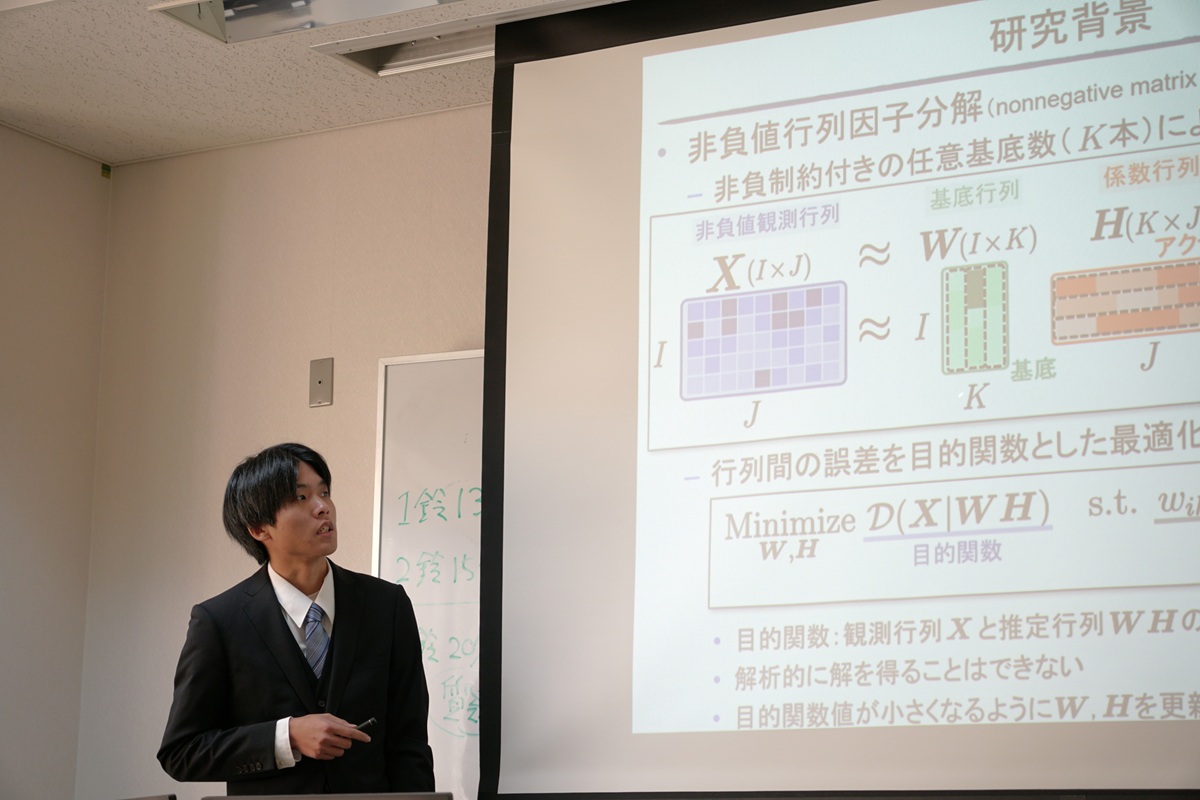 和気佑弥君の発表中の写真