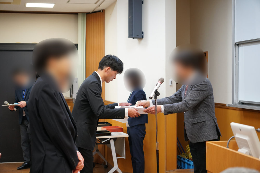 受賞時の和気君の写真