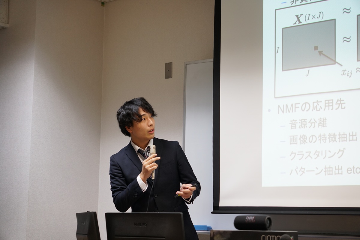 小川遼君の発表中の写真